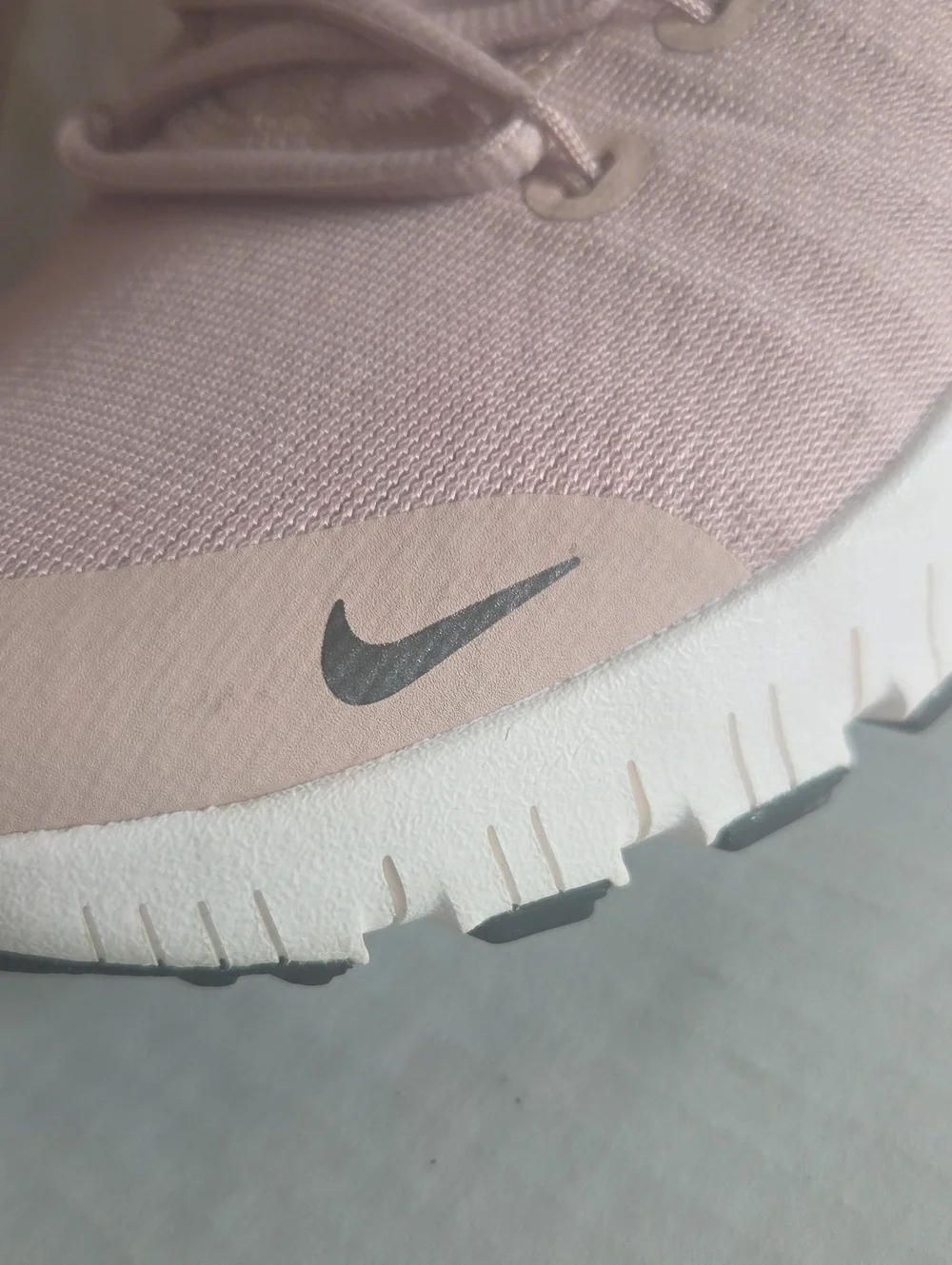 Nike free Metcon pale pink